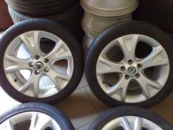 alu kola 5x112 r17 original skoda 225/45/17 - 2
