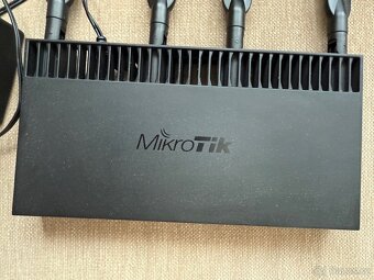 MikroTik RouterBOARD RB4011iGS+5HacQ2HnD-IN - 2