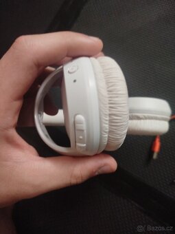 Sluchátka JBL Tune 520BT bílé - 2