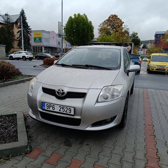 Toyota Auris motor benzin 1 598 cm3, 91 kW. - 2