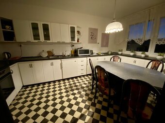 Prostorný dvougenerační byt 4+1 s balkonem a výhledem na Ješ - 2