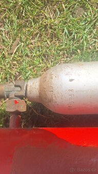 Starý hasicí přístroj. - 2