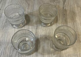 Skleněné misky (poháry). - 2