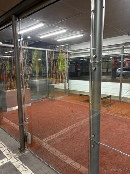 Skleněný prostor / skleněný box (kancelář/stánek) - 2