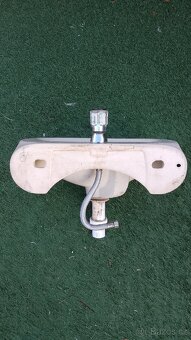 Umyvadlo s baterií - 2