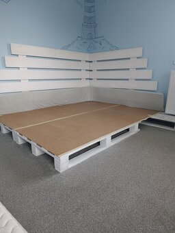 Paletová postel s matrací 200x160cm - 2