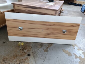 Nové zabalené věšáky. - 2