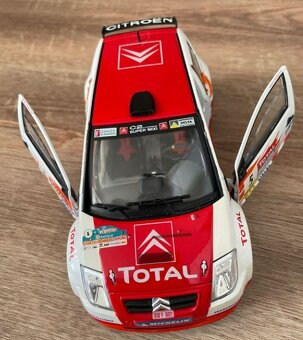 Kovové závodní auto 20cm - 2