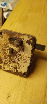 Starý zámek dveřní - 2