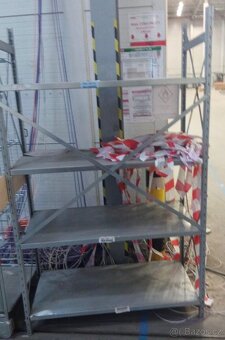 Regály kvalitni pulty police - 2