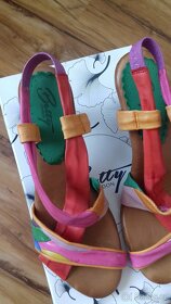 Dámské vícebarevné sandály Betty London POULOI - 2