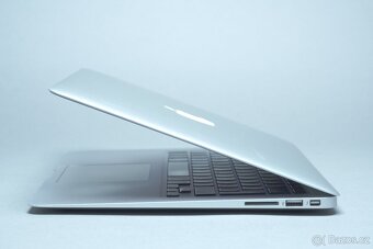 ZÁRUKA/Macbook Air 13.3"/I5 1.8GHZ/8GB RAM/256GB SSD/CZ - 2