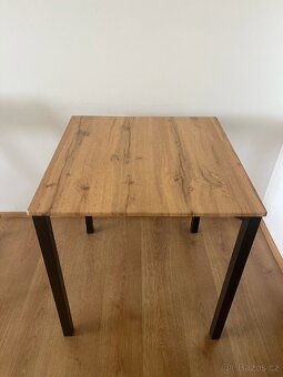 Jídelní dřevěný set: stůl 70x75x70cm+ 2 židle 40x85x54cm - 2