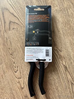 Fiskars zahradní nůžky P90 - 2