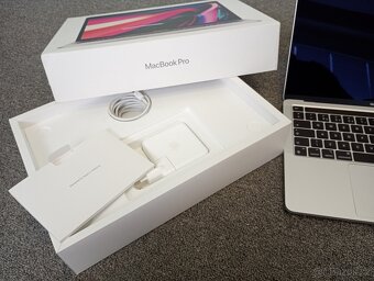MacBook PRO 13 palců Apple M1 chip 8 GB RAM 256 ssd 120cykl - 2