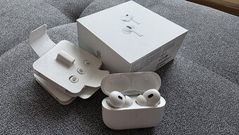 Apple AirPods Pro 2023 s MagSafe, záruka do 29. 12. 2026 - 2