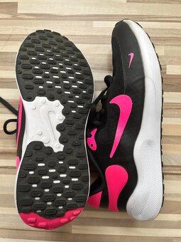 Nové Nike tenisky PC 1200 kč - 2