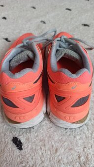 Dívčí botasky Asics-vel.35 - náhradní na tábor, na donošení - 2