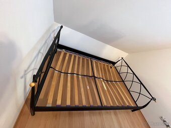 Cerna matna kovova postel 140x200 s rostem - 2