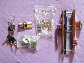 Kování dveřní komplet s vložkou - 2