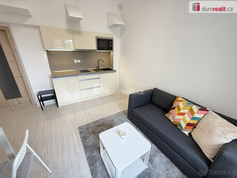 Pronájem bytu 2+kk 40 m2 P2 Nové Město po rekonstrukci výtah - 2