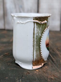 Vzpomínka na starou Vídeň-hrnek s motivem Rathaus. - 2