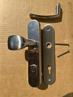 Kování ke vchodovým dveřím - 2