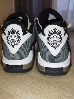 Nike LeBron James Witness VII - 2