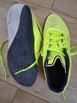 Sálové kopačky Decathlon, EU 35 - 2