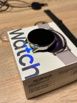 Samsung Galaxy Watch Active + doplňky - 2