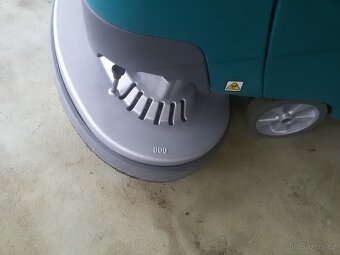 Podlahový mycí stroj Tennant T5 Disk 80 s vlastním pojezdem - 2