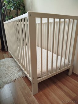 Dětská postýlka včetně roštu, matrace, prostěradel - 2