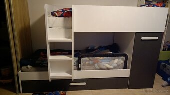 Poschodova postel pro 3 deti - 2