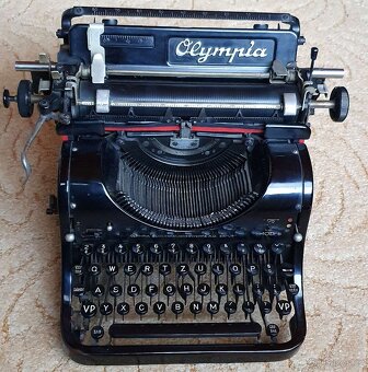 Starožitný psací stroj Olympia - 2
