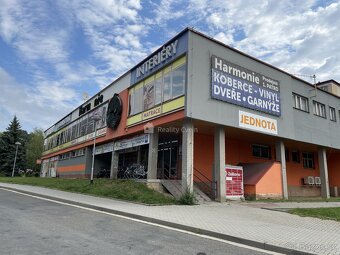 Nabízíme k prodeji obchodní prostory COOP ve Vsetíně na Sych - 2