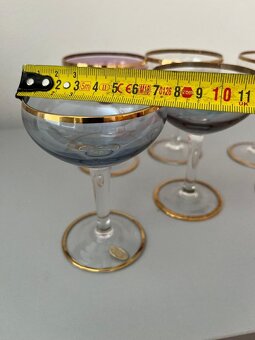 skleničky s barevnými kalichy - 2