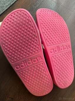 Růžové pantofle Adidas 35 - 2