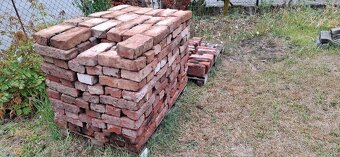 Cihly červené, očištěné - 2