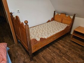dvě „starožitné“ postele z dřevěného masivu vč.matrace - 2