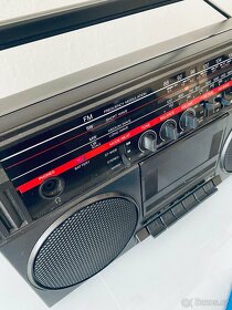 Radiomagnetofon Toshiba RT 6015, rok 1985 - 2