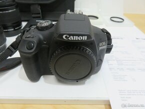Zánovní digitální fotoaparát Canon EOS 2000D + 2 x objektiv - 2