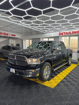 Prodám Dodge RAM 1500 LARAMIE 4x4 2018 Top stav - 2