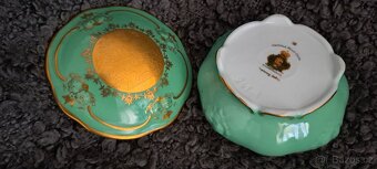 PRVOREPUBLIKOVÝ PORCELÁN – 2 DÓZY A TALÍŘ - 2