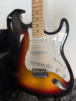 Elektrická kytara Stratocaster - 2