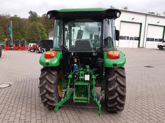 John Deere 5058 E - skladový traktor - 2