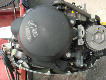 HONDA 25 HP čtyřtaktní závěsný motor - jako nový, ovládání ř - 2