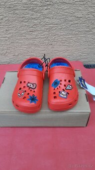 NOVÉ - Dětské boty Marvel Crocs vel. 26-27 - 2