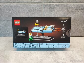 Lego Ideas 40789 - Létající Auto - 2