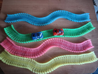 Skládací dráha a dvě auta - 2