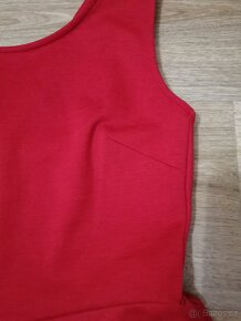 Červené šaty - 2